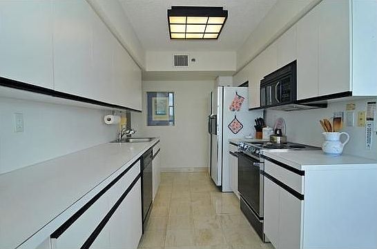 4th image of 3600 Mystic Pointe Dr Ph 18