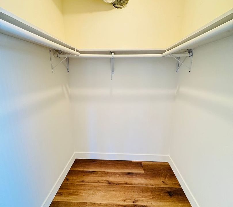 2nd image of 13956 Vanowen St APT 202