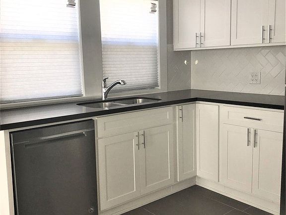 5th image of 2317 E 7th St #07