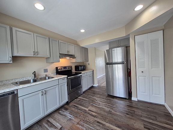 3rd image of 9 Bristol Ln
