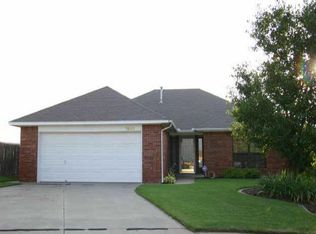 1400 Bois Darc Dr, Yukon, OK 73099