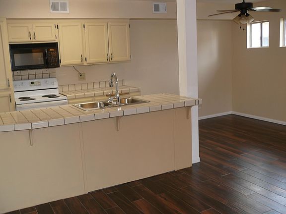 3rd image of 433 East Ave