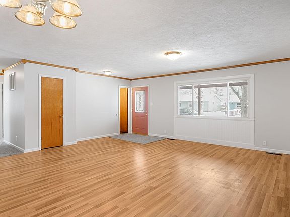 4th image of 1034 Ebeling Dr