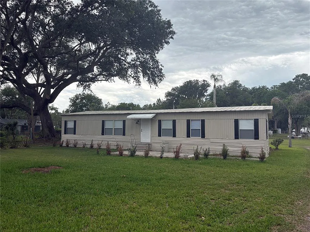 3 bed, 2.0 bath, 1344 sqft, $2,375 — Photo 1