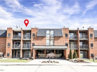 4183 Columbia Rd APT 300, North Olmsted, OH 44070