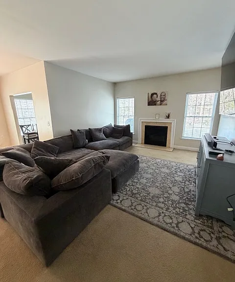 302 Sunflower Dr — Photo 2