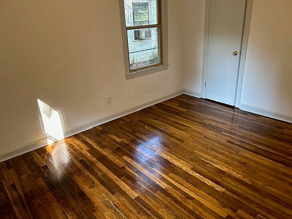 5th image of 4 Redwood Cir