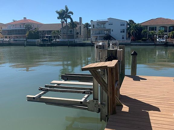 3rd image of 5940 Seabird Dr S