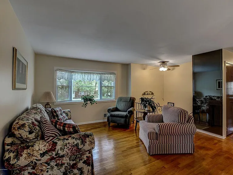 594 Vaughn Ave — Photo 10
