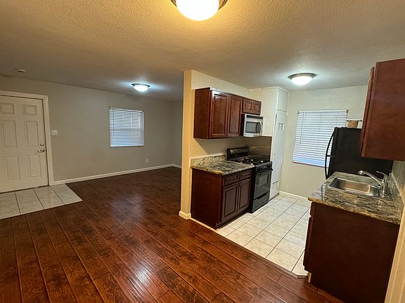 3rd image of 1808 D St #E