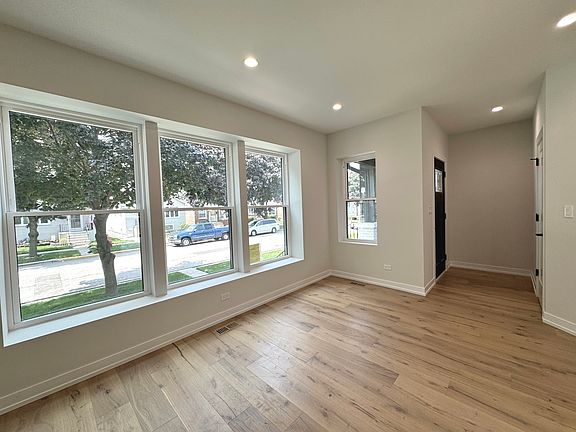 4th image of 4217 N Ottawa Ave