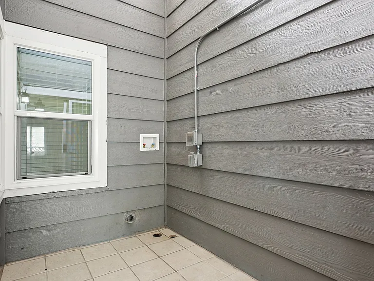 Olive Street Apartments — Photo 33