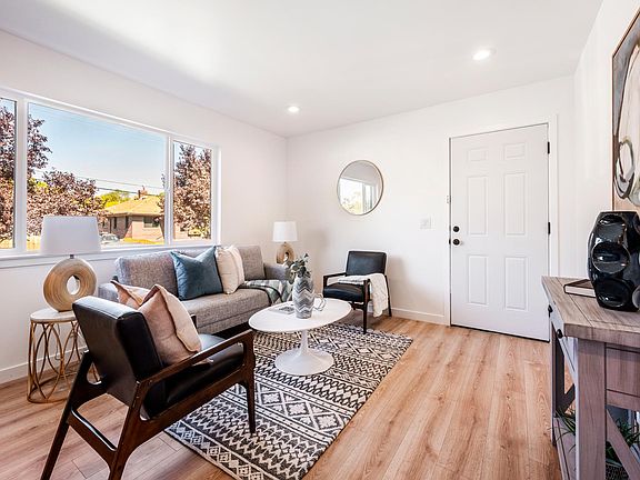 5th image of 924 E Bryan Ave #1