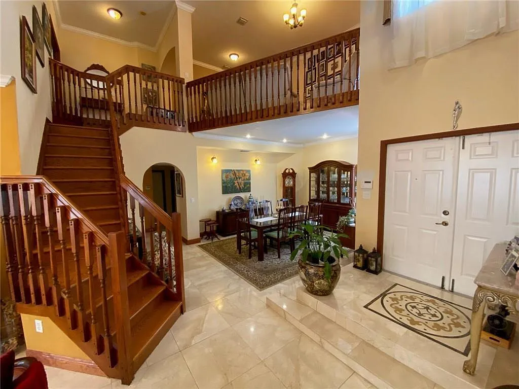5 bed, 3.0 bath, 3026 sqft, $6,900 — Photo 3