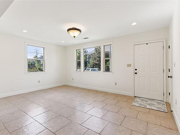 3rd image of 125 Conrad St