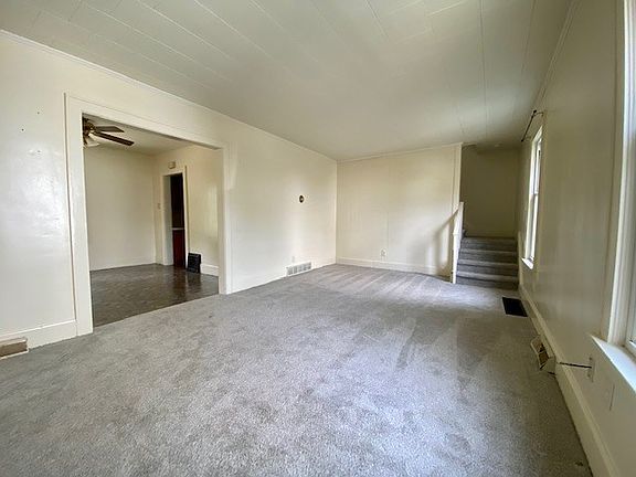5th image of 220 Banning Ave