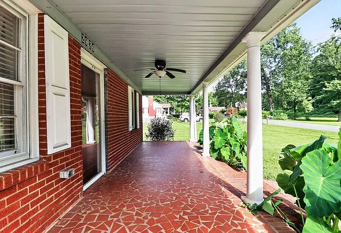 2 bed, 1.0 bath, 1080 sqft, $1,425 — Photo 3