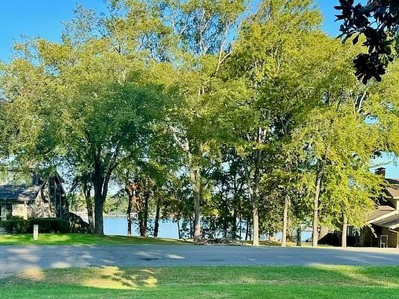 5th image of 284 S Bay Dr