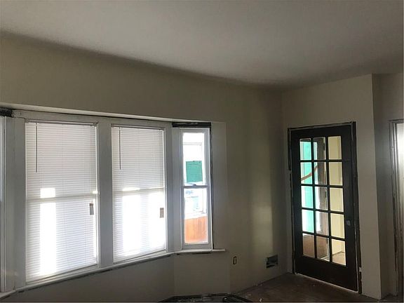 4th image of 100 Ferris St