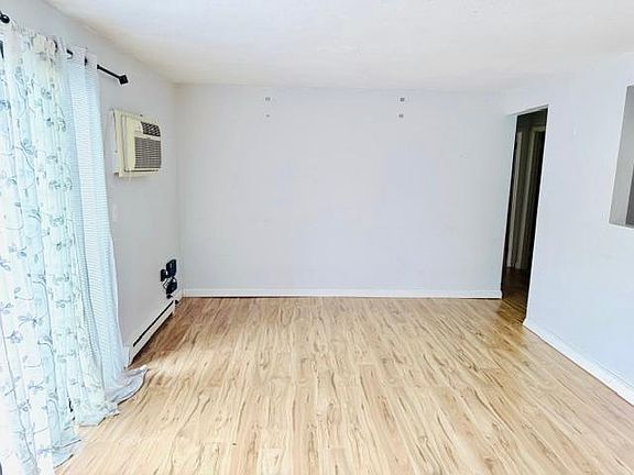 4th image of 392A Great Rd APT 304