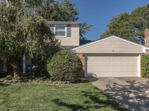 3399 Eagle Dr, Troy, MI 48083