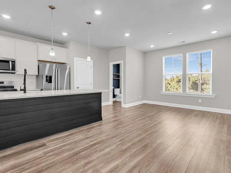 1247 Tice Ln — Photo 2
