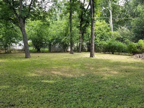 Peaceful and Private Fenced Backyard