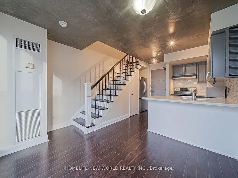 1029 King St W #1020 — Photo 4