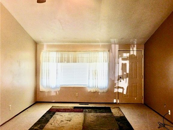 3rd image of 9142 Cambridge Dr