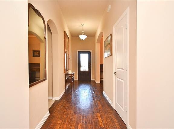 2nd image of 125 Brook Hollow Ln