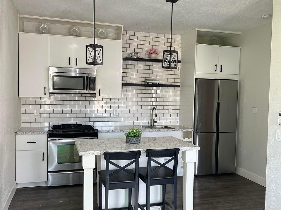 Full size appliances. Please note there is no dishwasher. Comes with chairs
