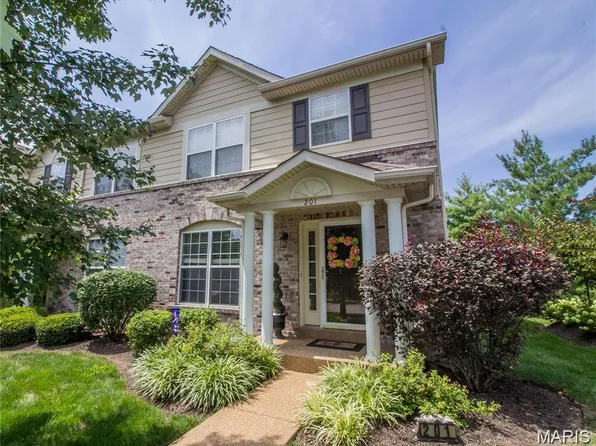 201 Coachgate Ln, Ballwin, MO 63021