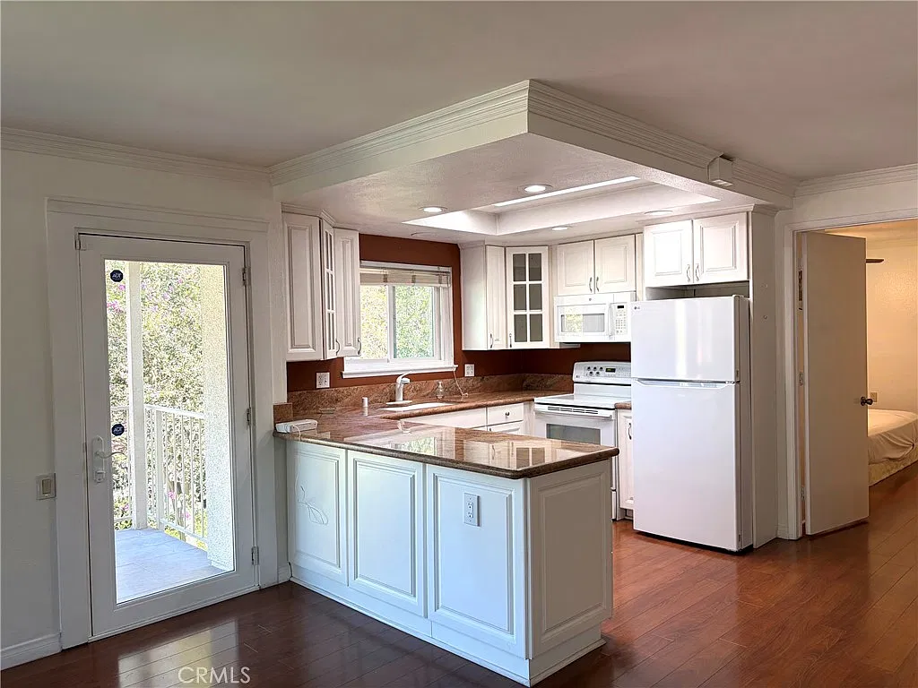 1 bed, 770 sqft, $2,450 — Photo 3