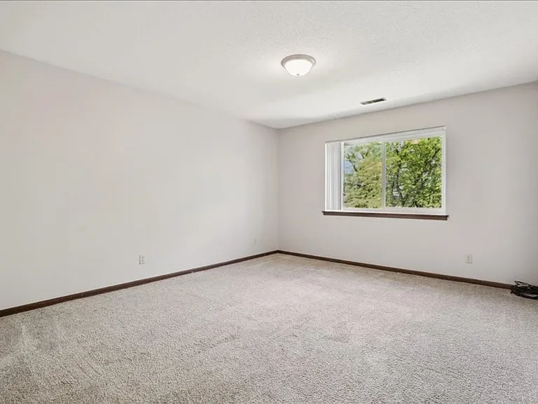 Lantern Square Apartments Spacious 1, 2 & 3 Bedrooms — Photo 32
