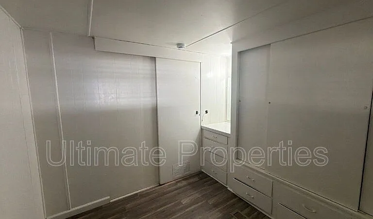 2077 E Charleston Ave — Photo 7