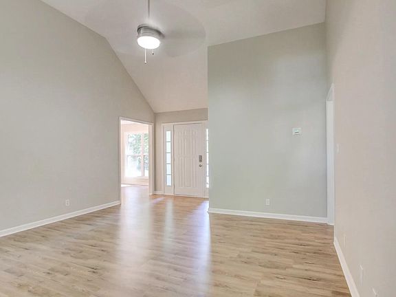 4th image of 1547 Barrywood Cir W