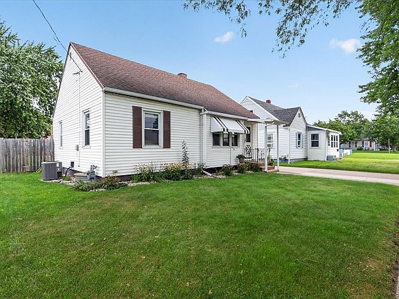 3rd image of 1513 Forest Ave