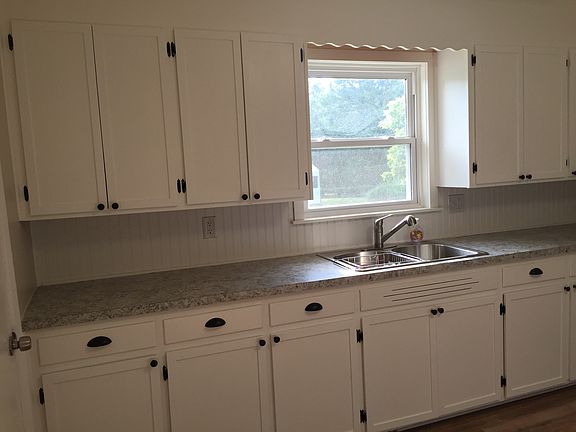 5th image of 412 Westminster Dr