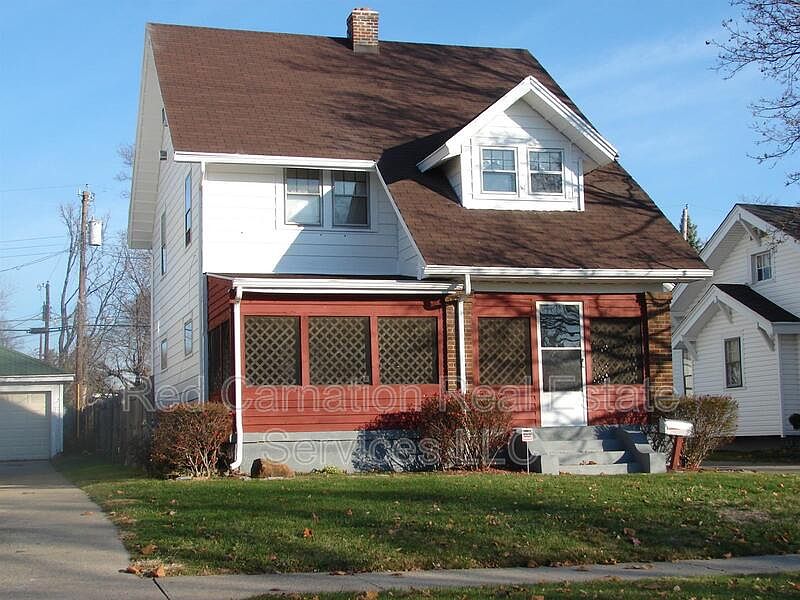 1st image of 1009 W Hillcrest Ave