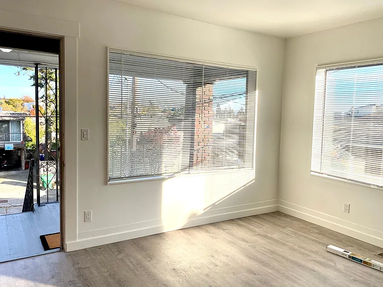 4457 Whitman Ave N — Photo 10