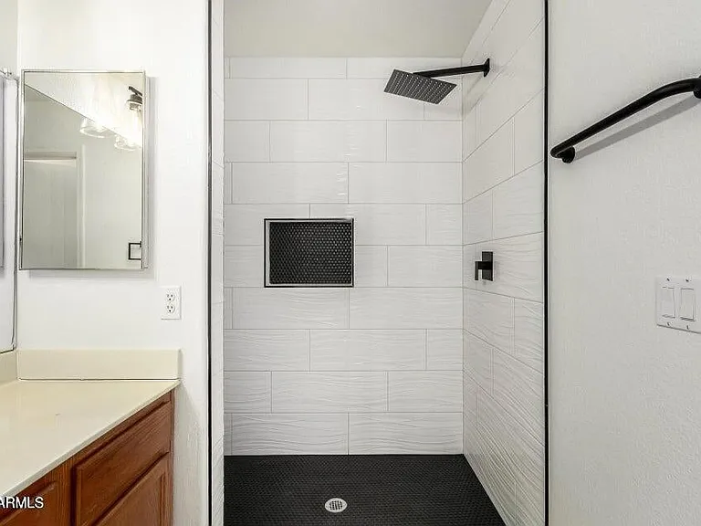 2014 N 84th Ln — Photo 11