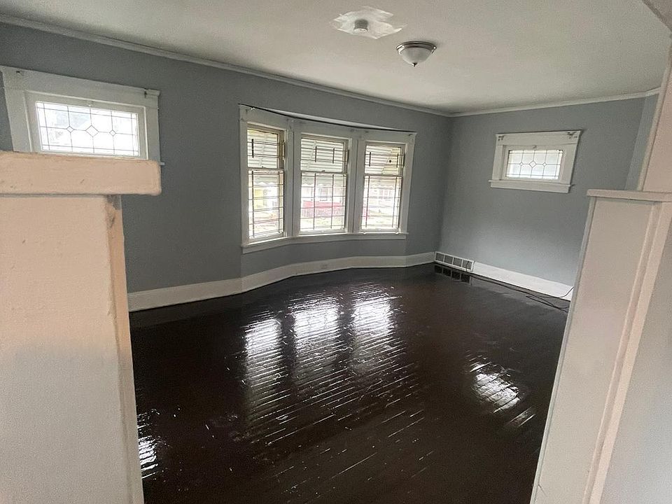 1st image of 450 E 120th St