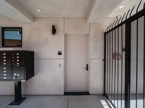 4th image of 1016 N Martel Ave #101