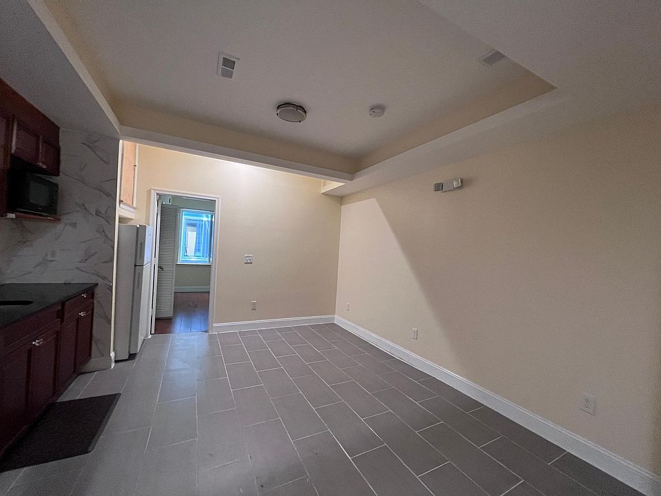 1st image of 806 N Broad St #3