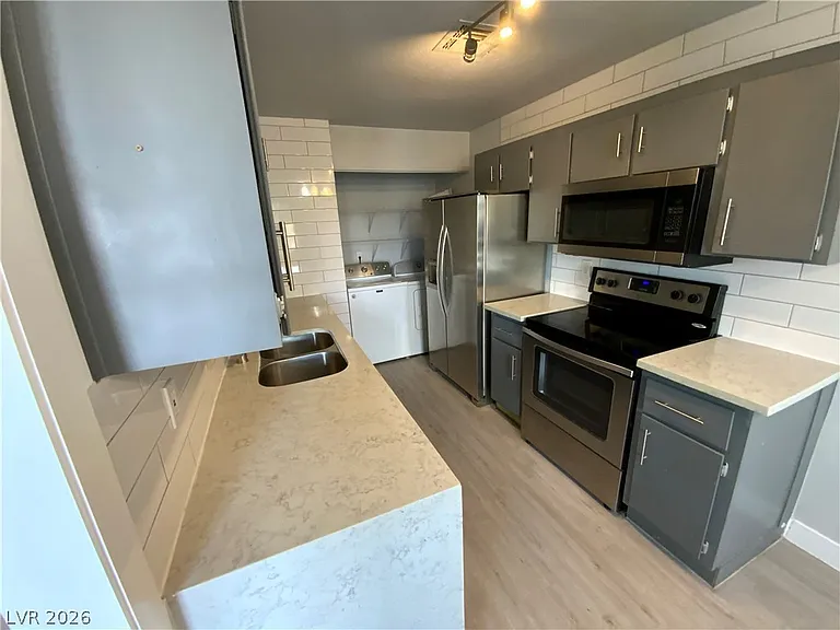 466 E Sunset Rd #C — Photo 3