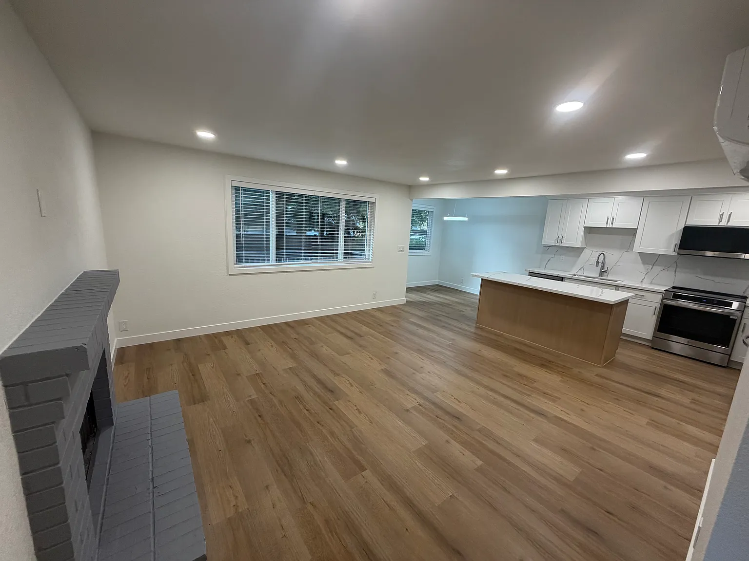 2 bed, 1040 sqft, $2,750 — Photo 4