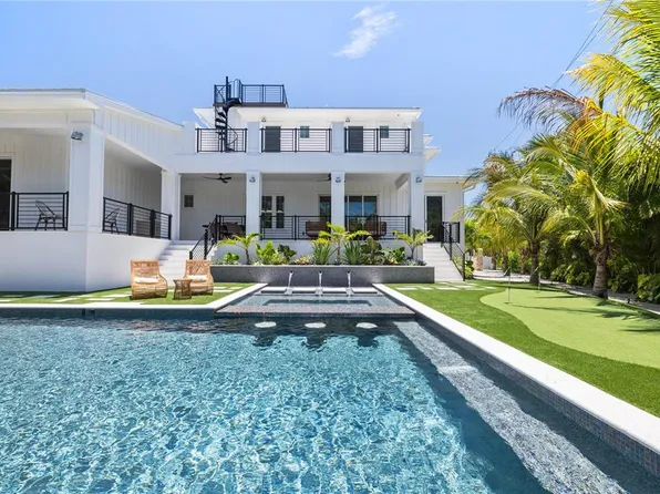 502 Key Royale Dr, Holmes Beach, FL 34217