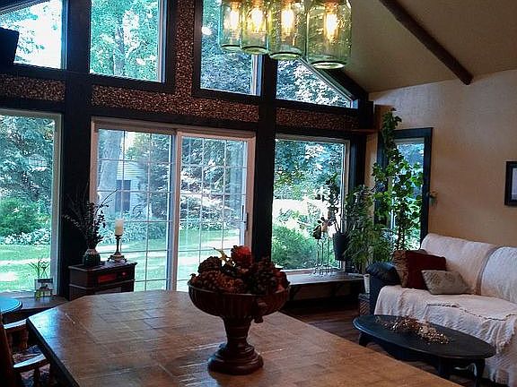 Liv Rm added 4yrs ago