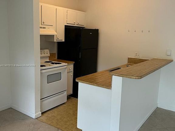 2nd image of 4007 N University Dr #212