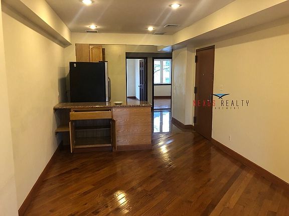 4th image of 20-07 37th St Floor 2
